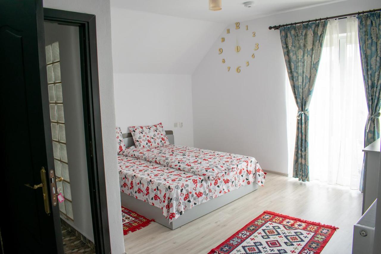 Casa Nevada Hotel Curtea de Argeş Екстериор снимка